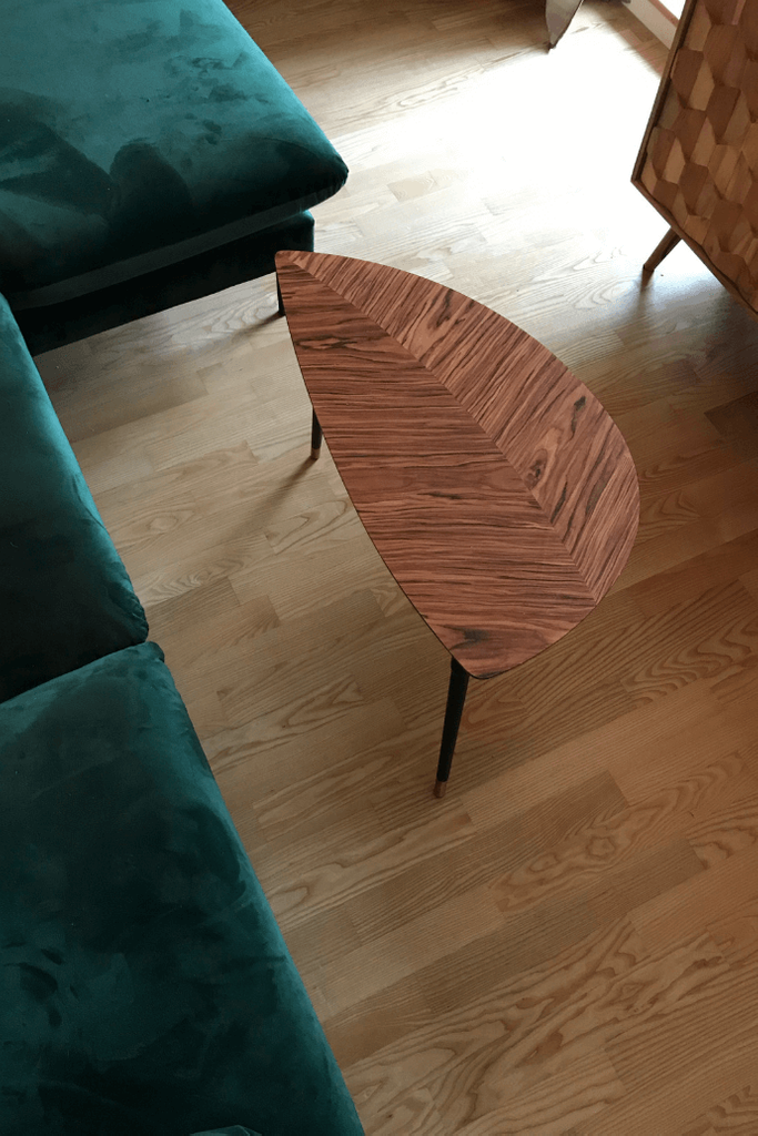 nowoczesne wnętrze, zielona sofa, kanapa w stylu skandynawskim, stolik kawowy w stylu nowoczensym