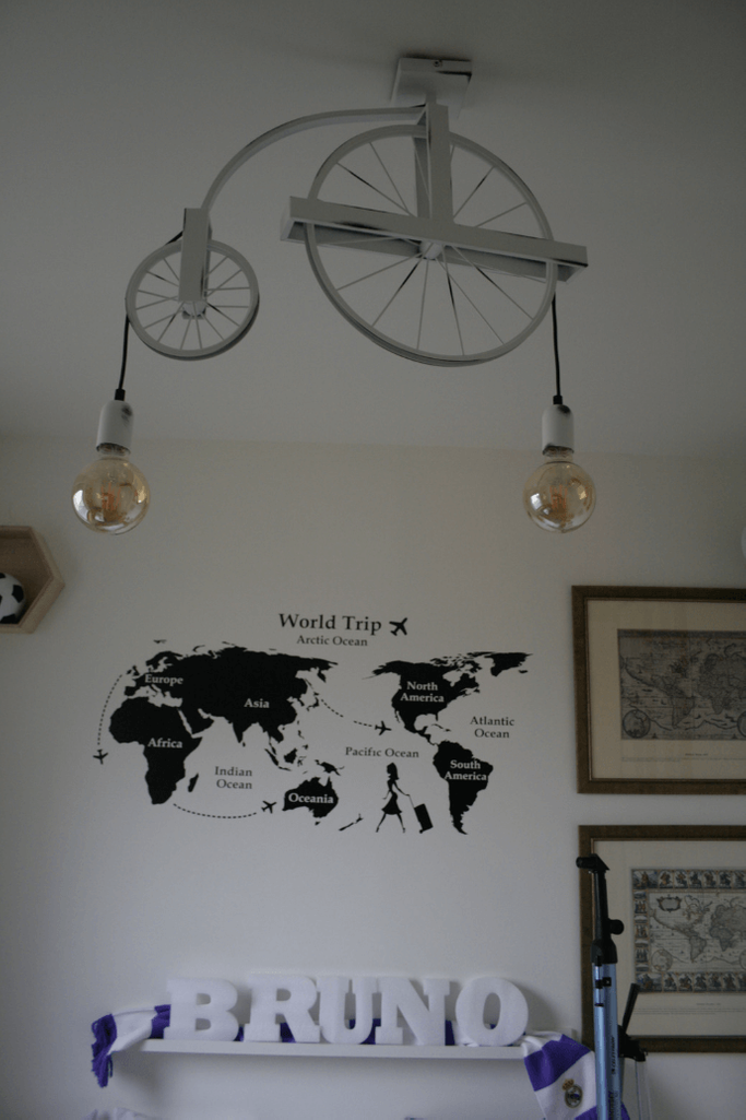 industrialna lampa wisząca, żyrandol rower, dekoracje ścienne mapy,