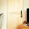 Drzwi drewniane przesuwne w stylu rustykalnym