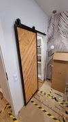 loftowe drzwi przesuwne drewniane w metalowej ramie
