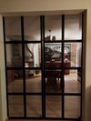 podwójne drzwi szklane w metalowej ramie